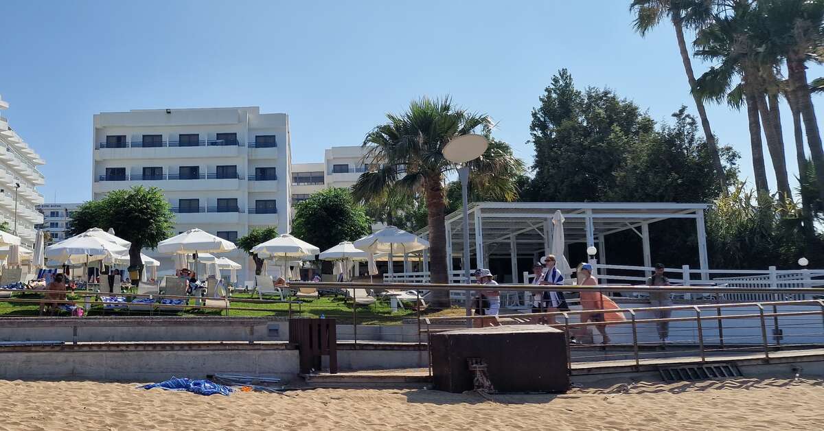 Ein Foto vom Strand beim Iliada Beach Hotel