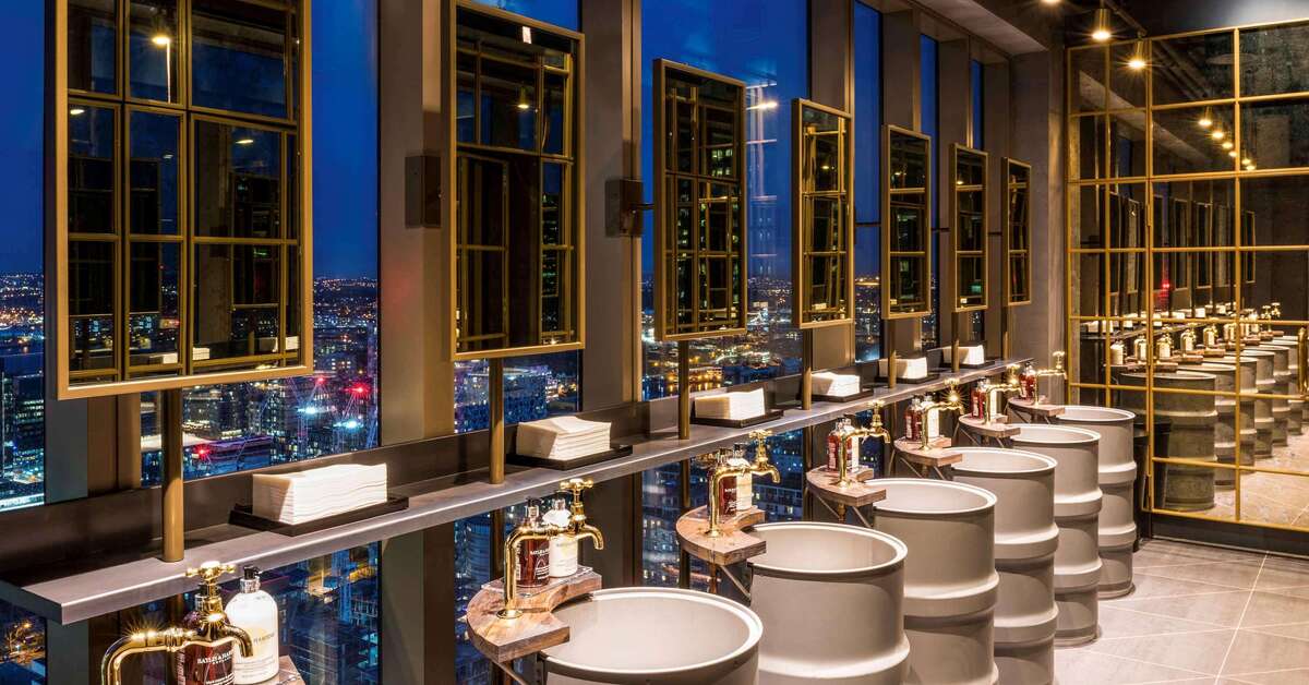 Een foto van het interieur van Novotel London Canary Wharf