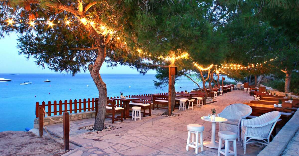 Een foto van het terras bij Grecian Park Hotel
