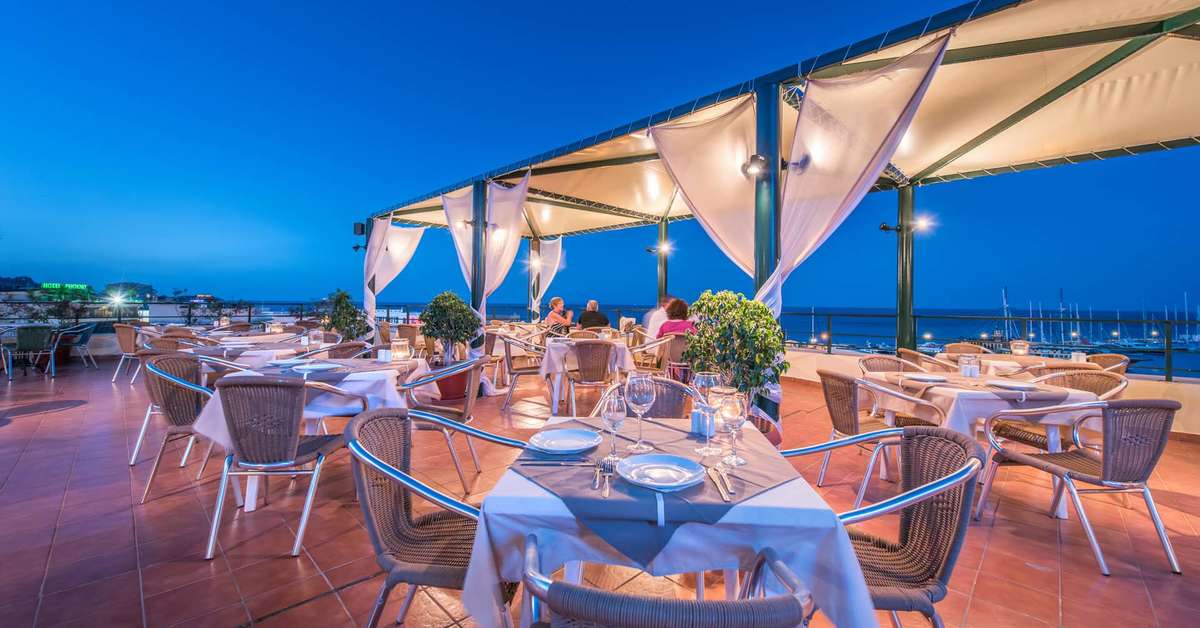 Een foto van het terras bij Strada Marina