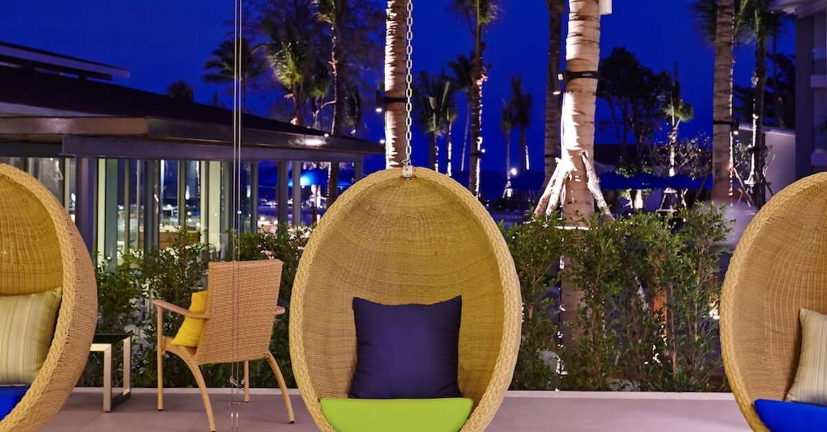 Een foto van het terras bij OZO Chaweng Samui