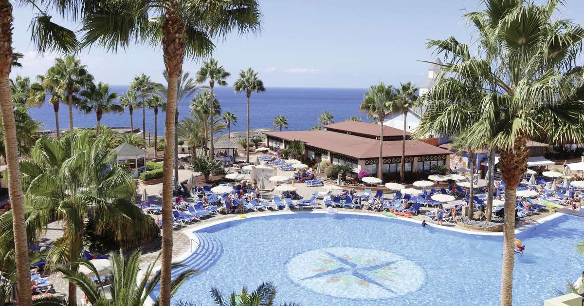Een foto van het zwembad bij Bahia Principe Tenerife Resort