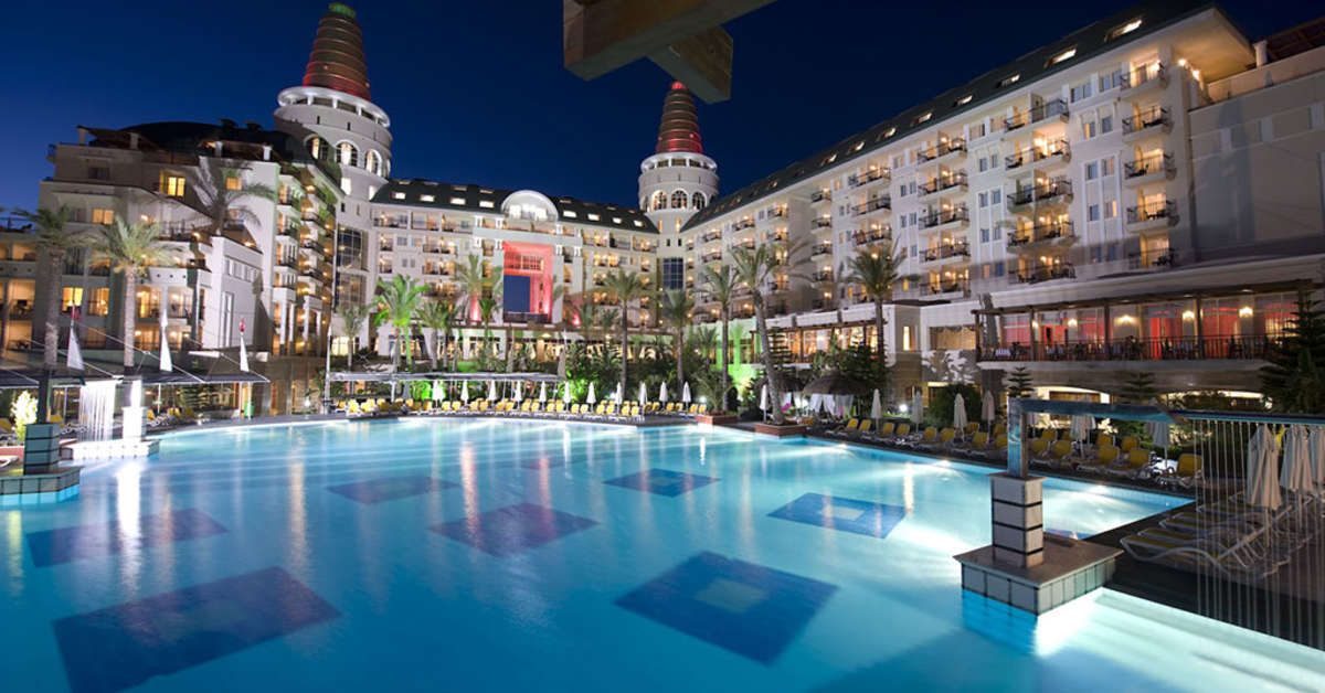 Een foto van het zwembad bij Delphin Diva Premiere Hotel