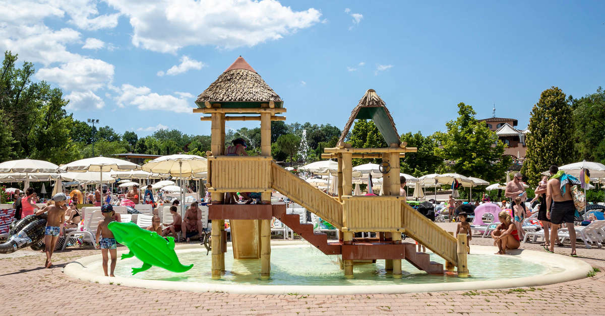 Een foto van het zwembad bij hu Norcenni Girasole Village