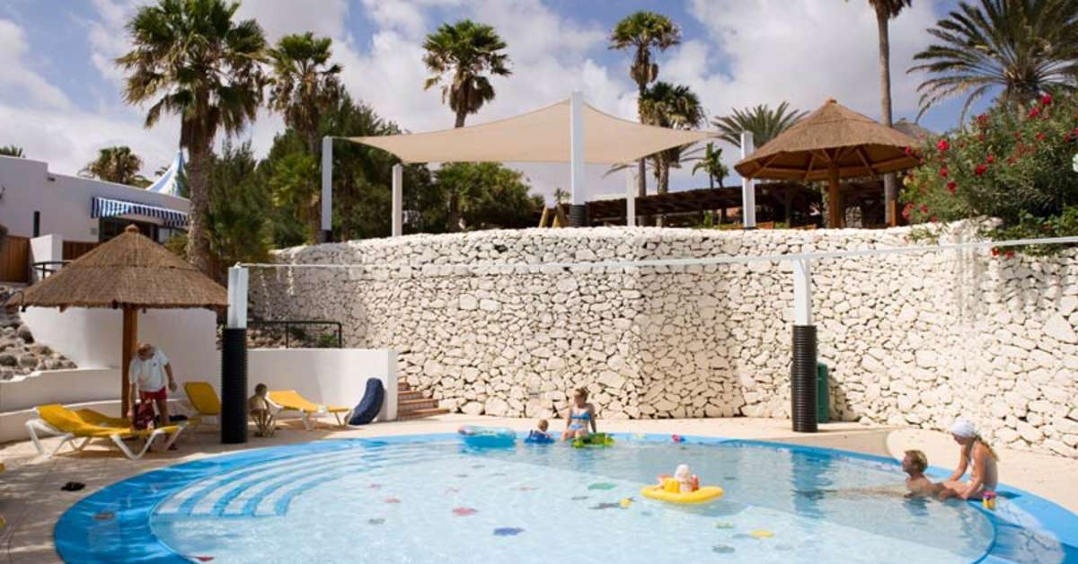Een foto van het zwembad bij Robinson Club Esquinzo Playa