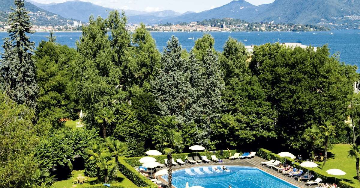 Een foto van de buitenkant van Hotel Simplon
