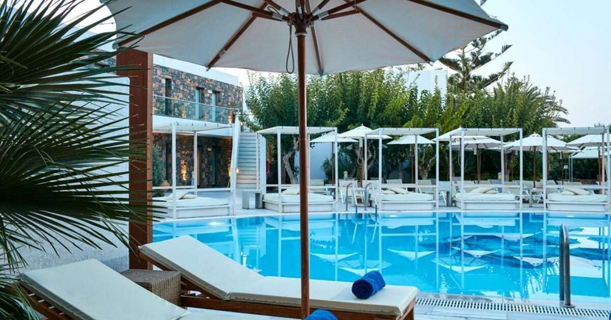 Een foto van het zwembad bij The Island Hotel