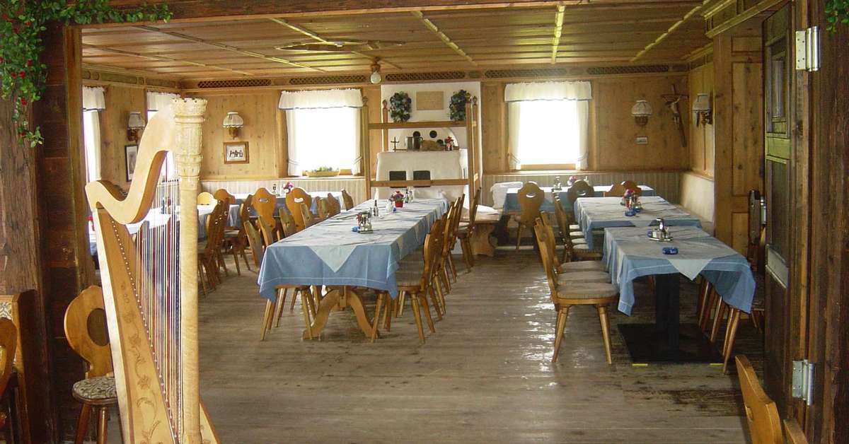 Een foto van het interieur van Hotel Harfenwirt