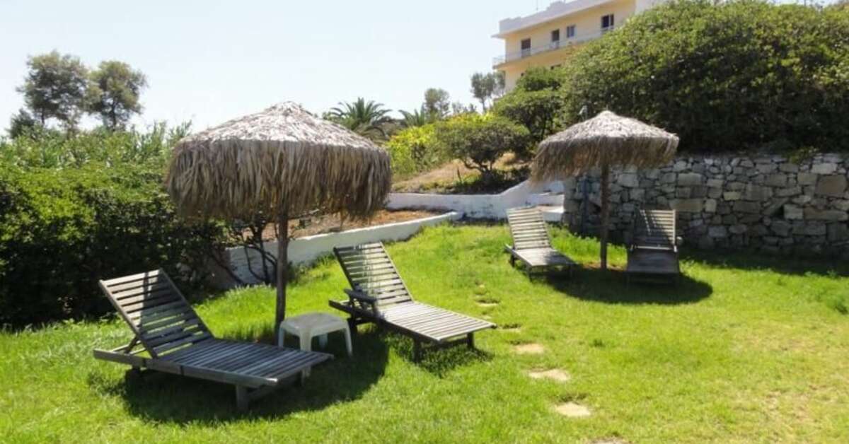 Ein Foto von der Terrasse im Stella Beach Panormo