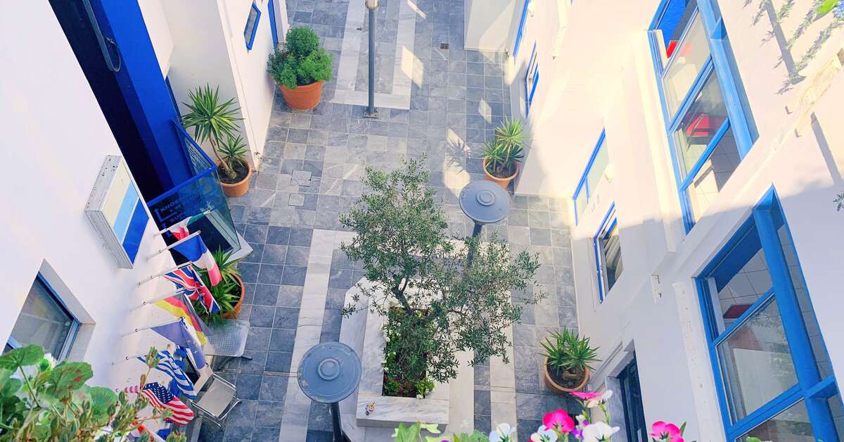 Een foto van de buitenkant van Kassavetis Center Hotel Studios & Appartementen