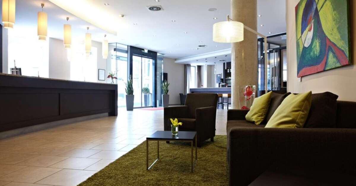 Een foto van het interieur van IntercityHotel Mainz