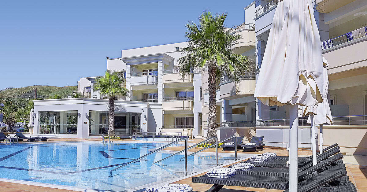 Ein Foto vom Pool im Molos Bay Hotel