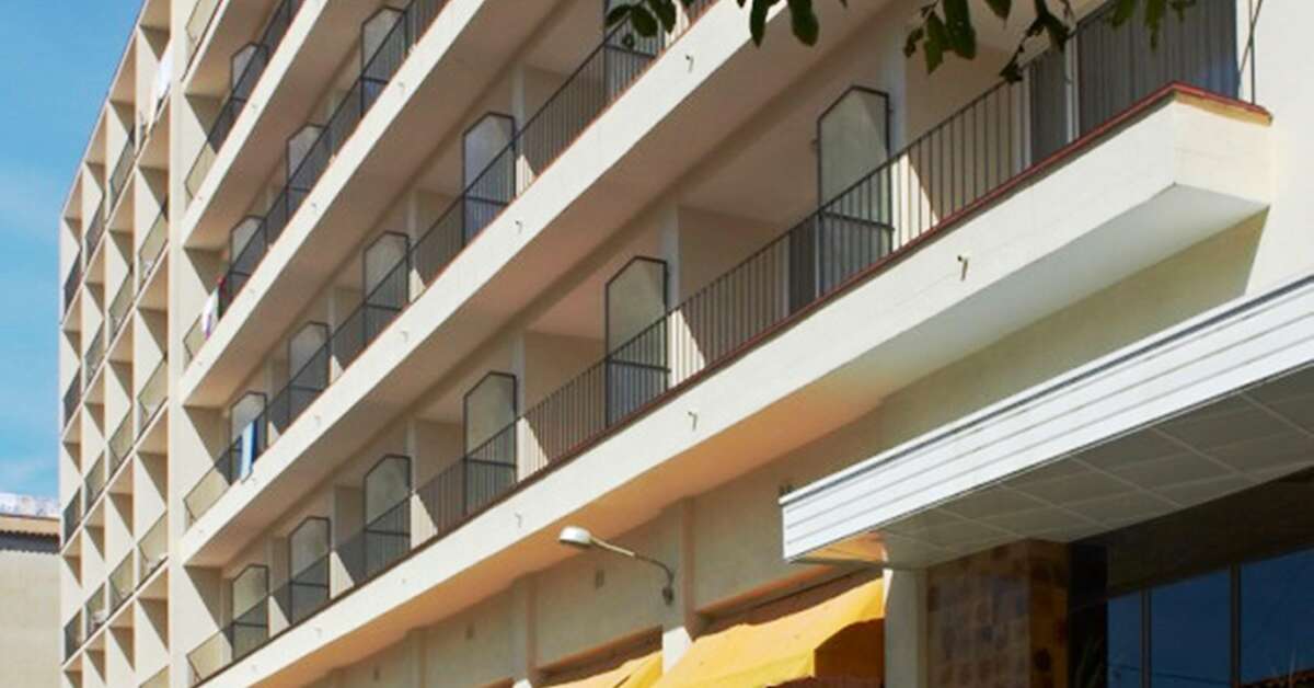 Een foto van de buitenkant van Hotel Lloret Santa Rosa