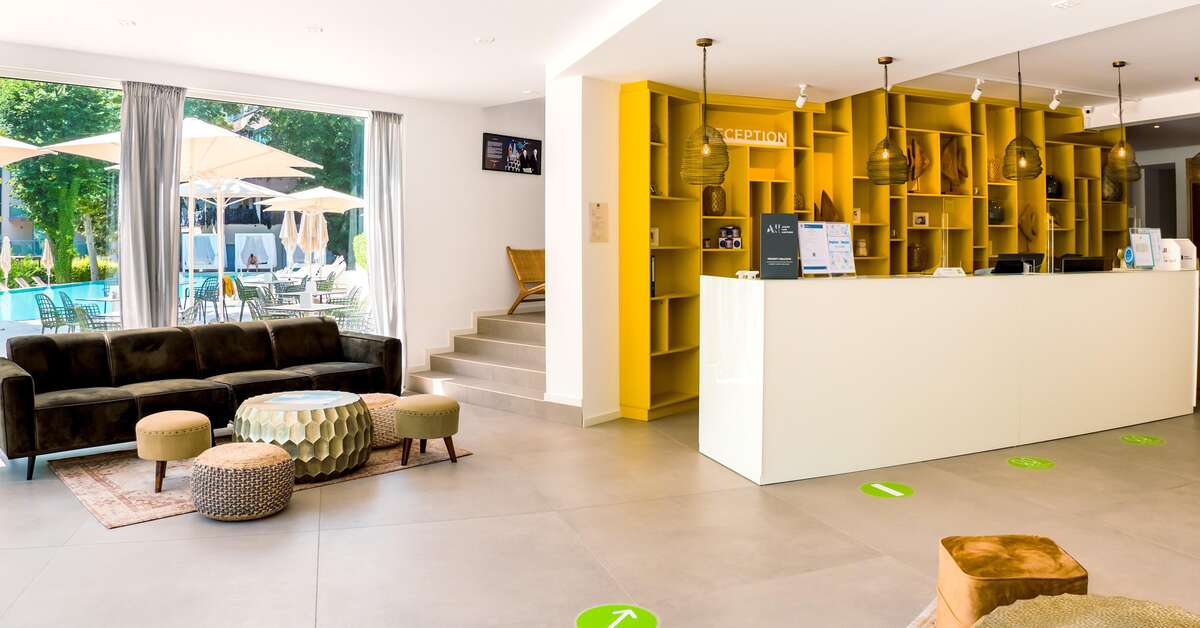 Ein Foto Ibis Styles Golden Sands Roomer