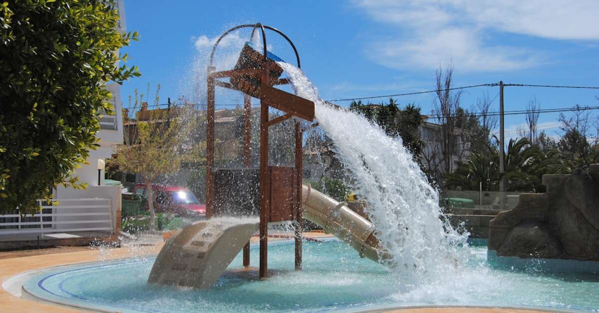 Ein Foto vom Pool im Pirates Village Apartments