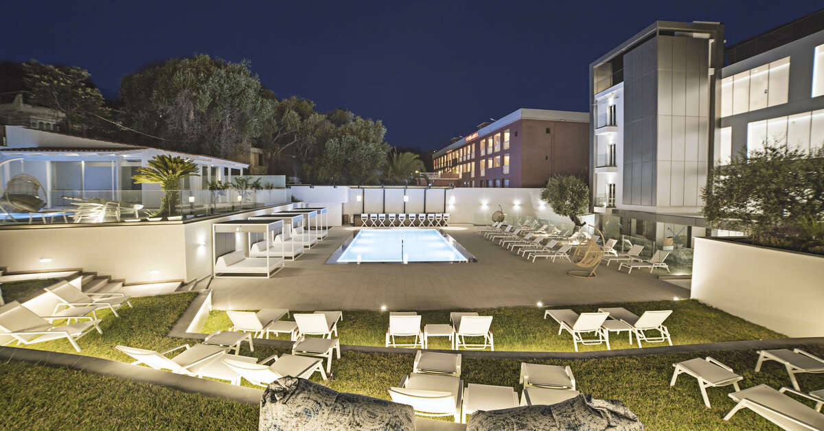 Een foto van het zwembad bij Ray Hotel Corfu