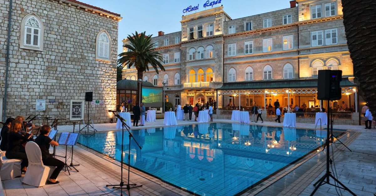 Ein Foto vom Pool im Hotel Lapad