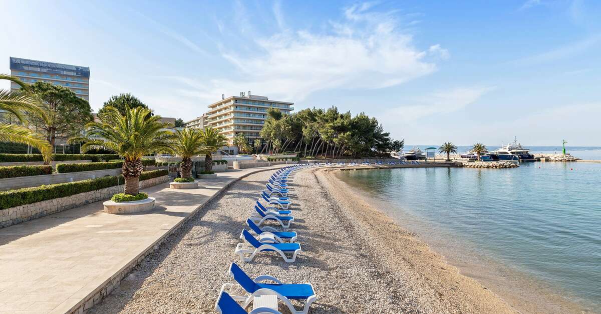 Een foto van het strand bij Le Meridien Lav