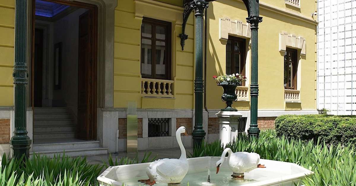 Ein Foto von der Außenansicht des Hospes Palacio de los Patos