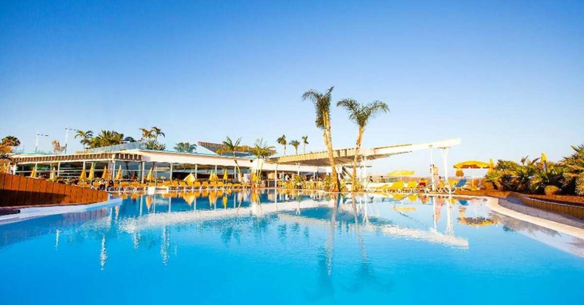Een foto van het zwembad bij Servatur Riosol