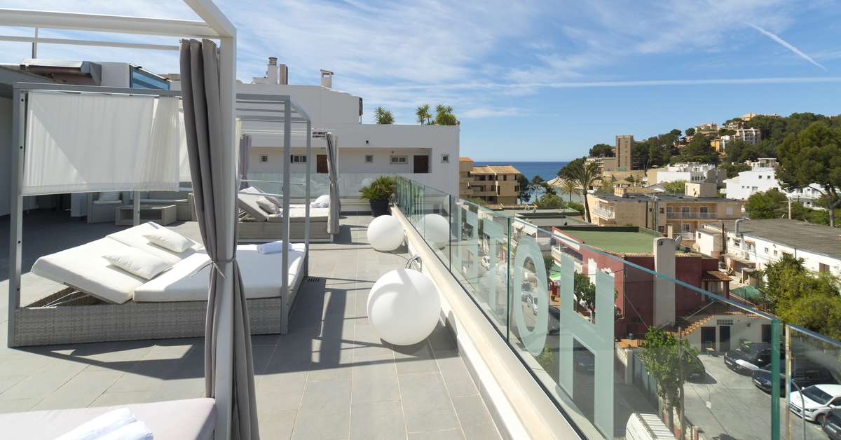 Ein Foto von der Terrasse im Diamante Paguera Boutique 