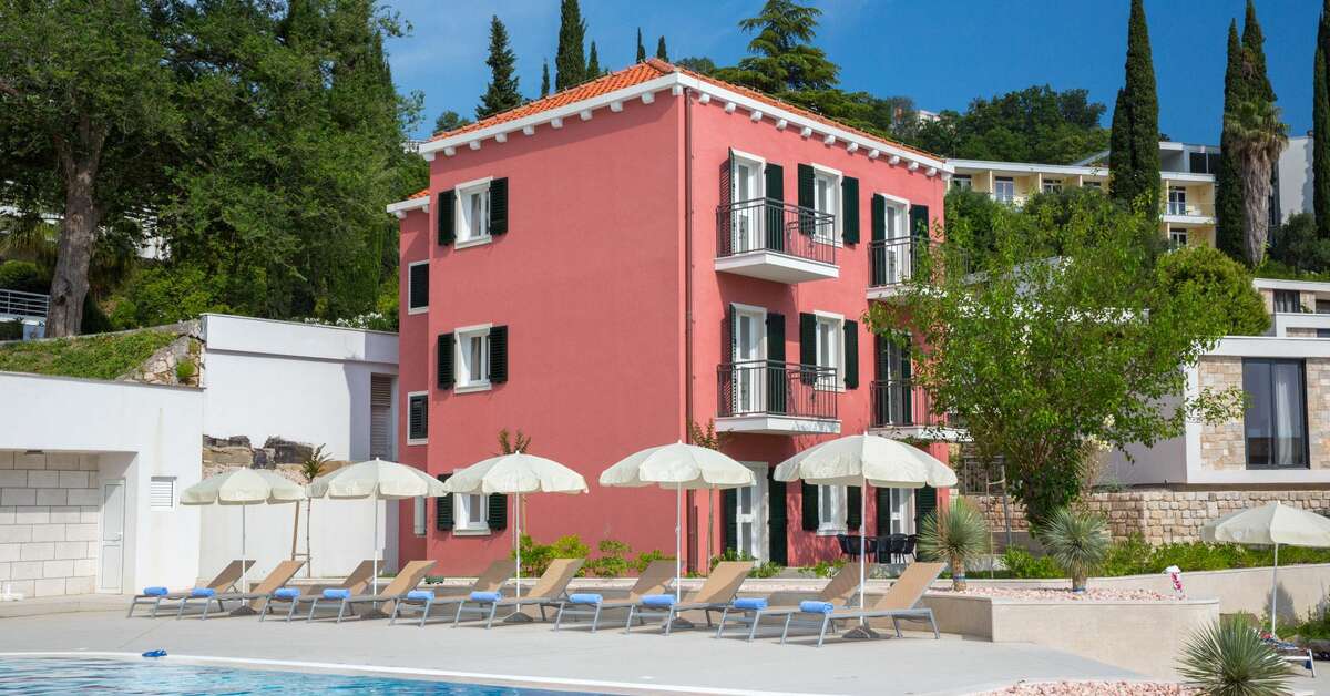Een foto van de buitenkant van Maistra Select Mlini Villas & Appartementen