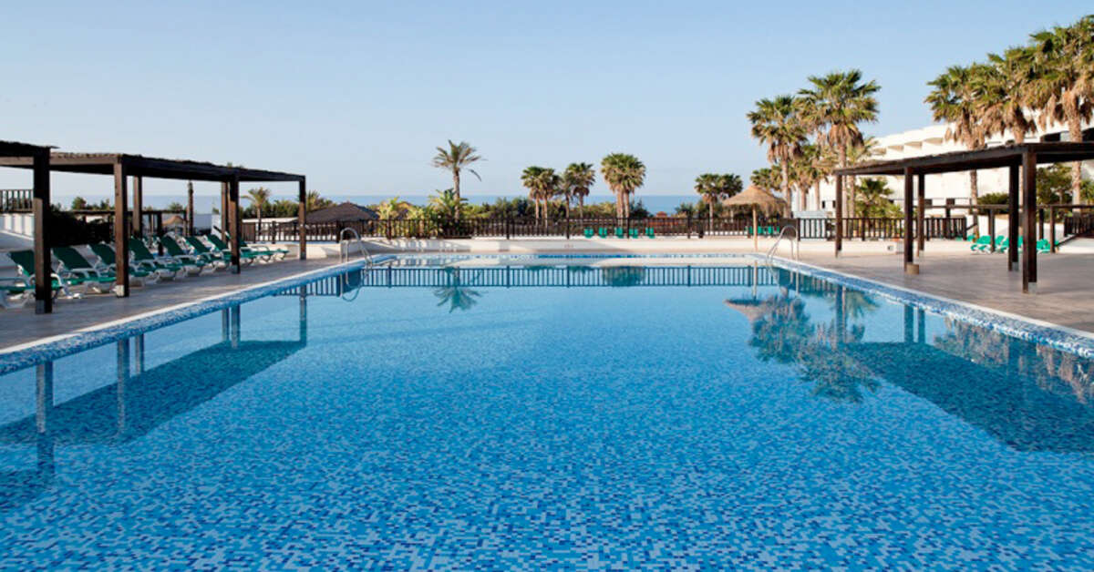 Een foto van het zwembad bij Barcelo Cabo de Gata