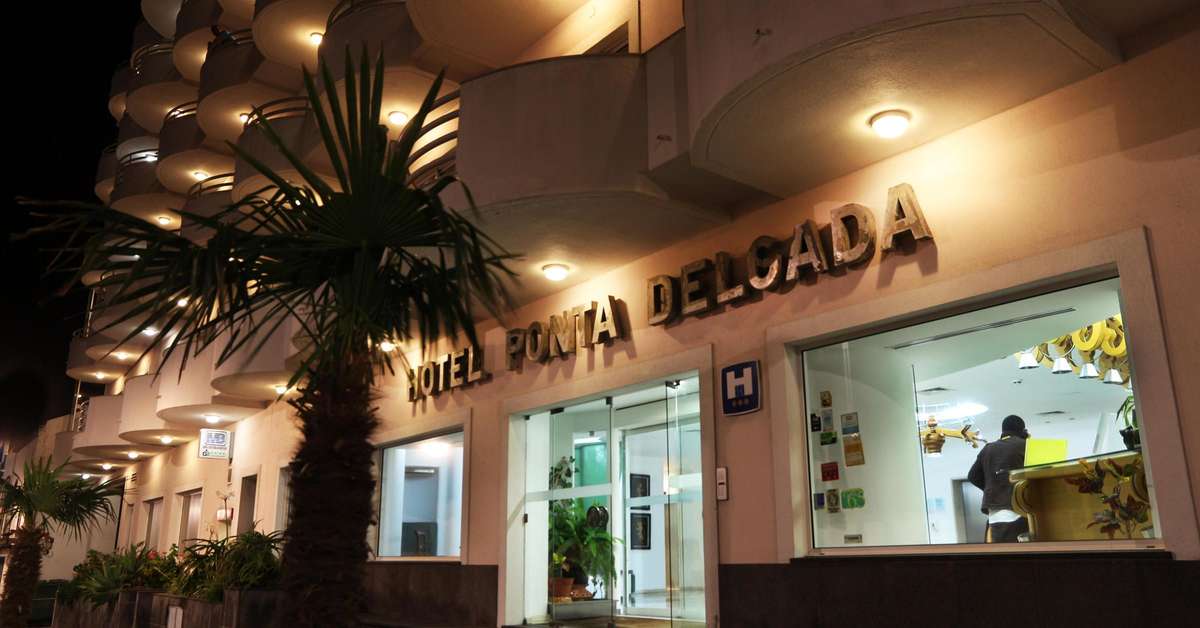 Een foto van de buitenkant van Hotel Ponta Delgada