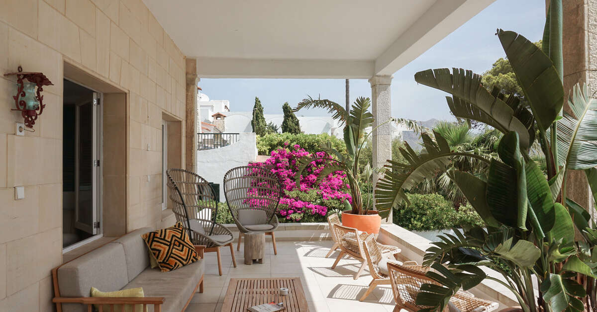 Een foto van het terras bij Hoposa Hotel Pollentia