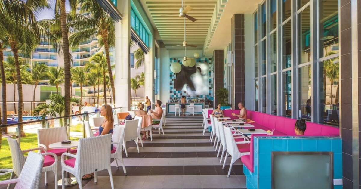 Een foto van het terras bij Riu Cancun