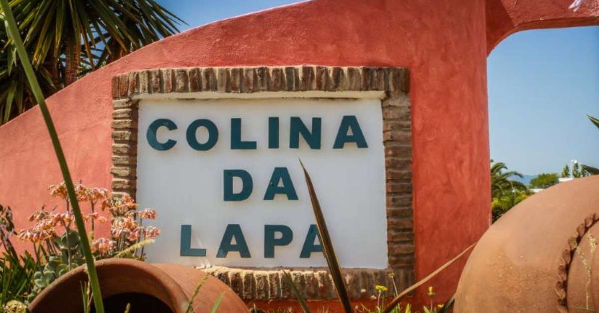 Een foto van de buitenkant van Colina Da Lapa