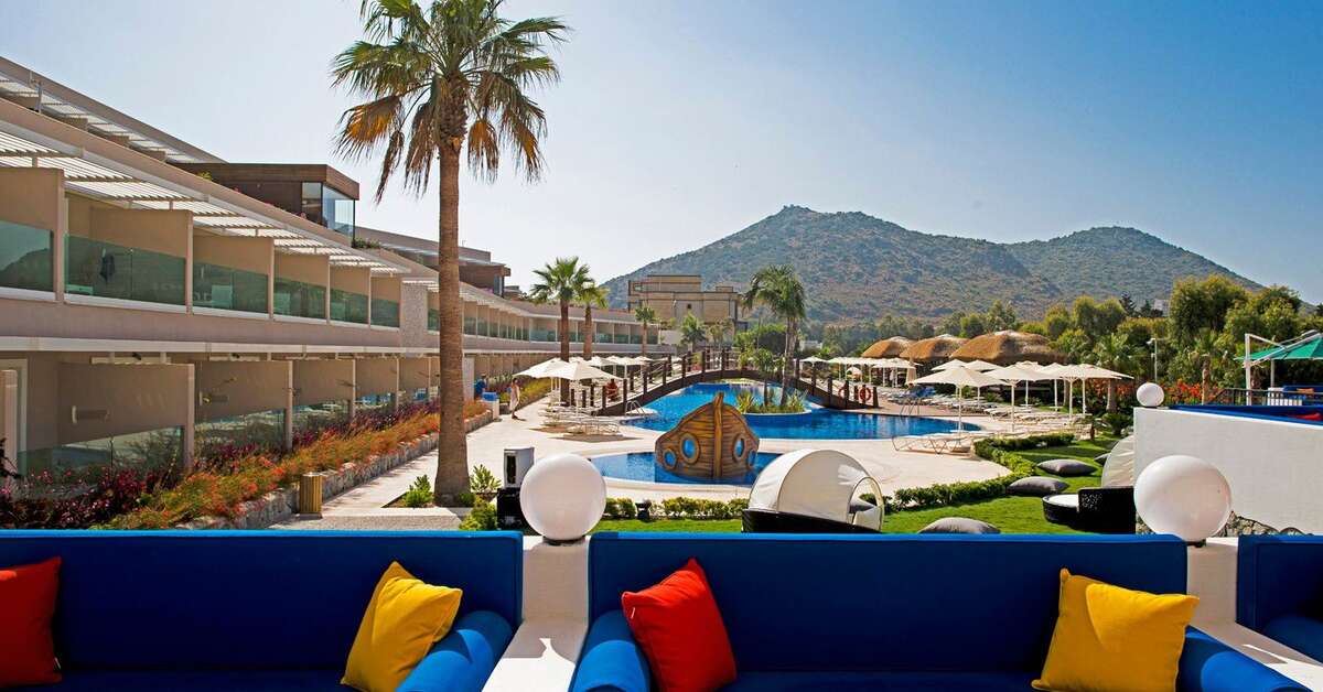 Een foto van het terras bij Bellazure Hotel