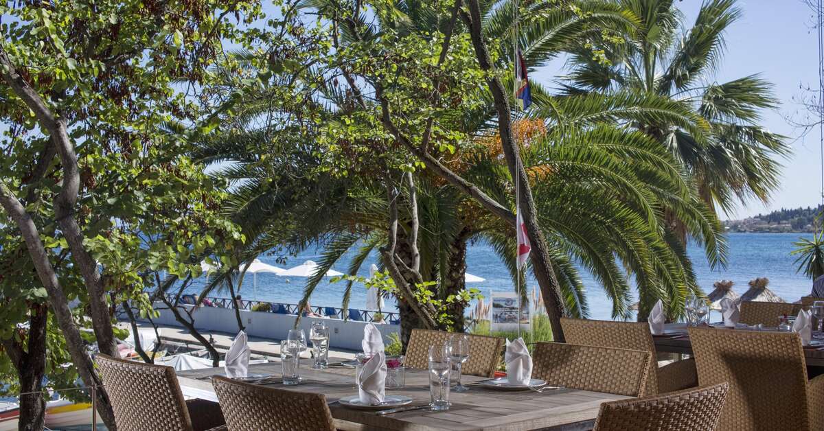 Ein Foto von der Terrasse im Kontokali Bay Resort & Spa