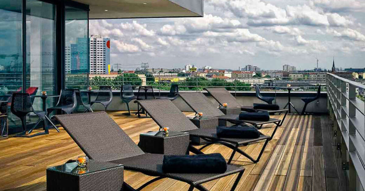 Een foto van het terras bij Vienna House Andel's Berlin