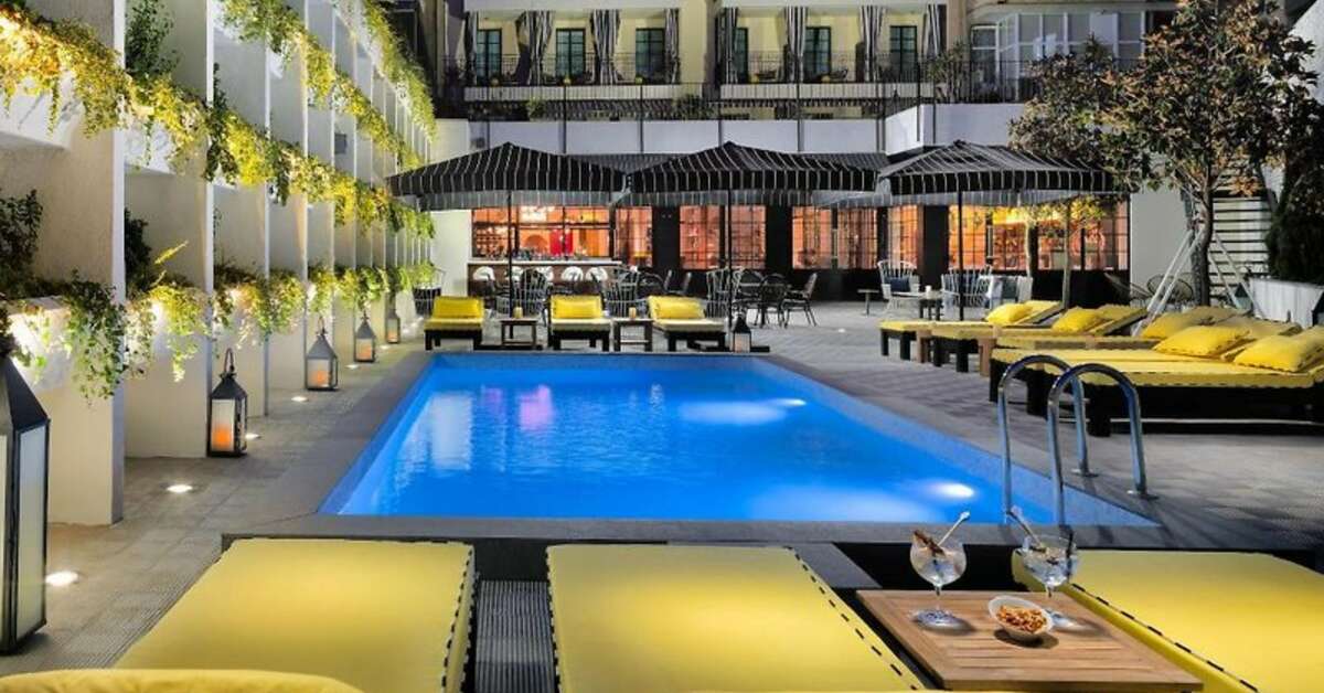 Ein Foto vom Pool im H10 Metropolitan