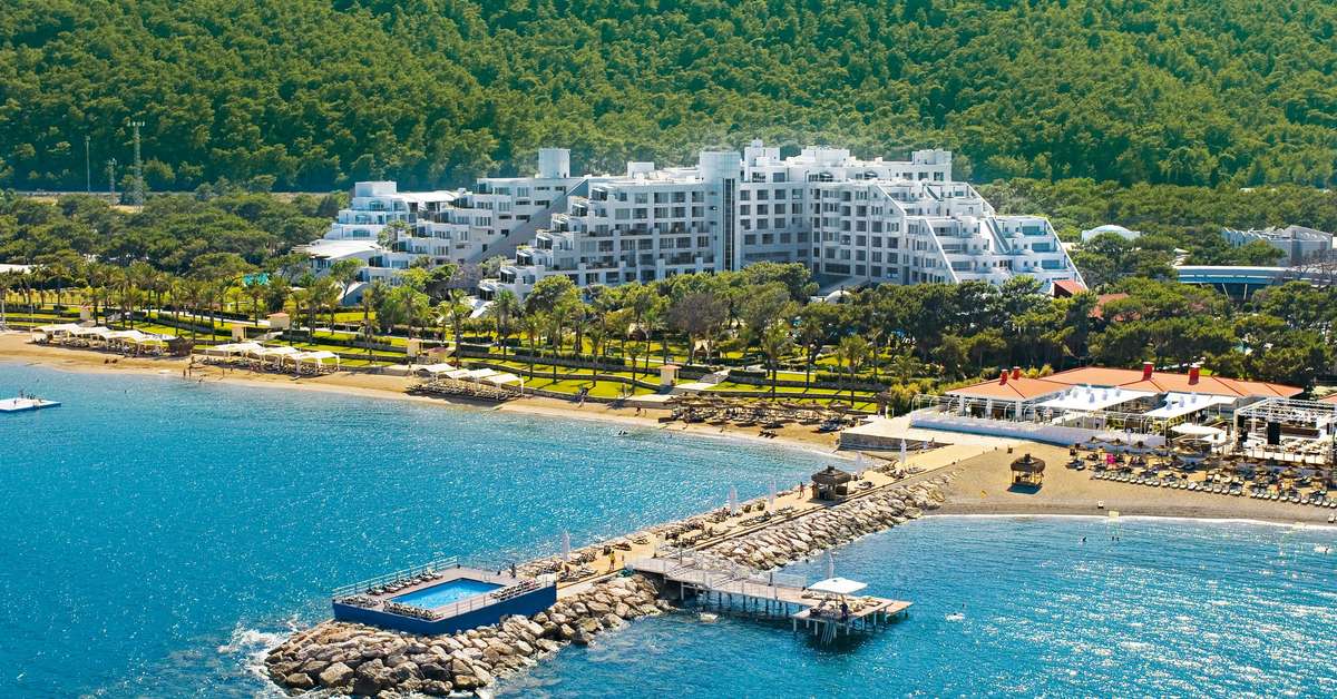 Een foto van de buitenkant van Rixos Sungate
