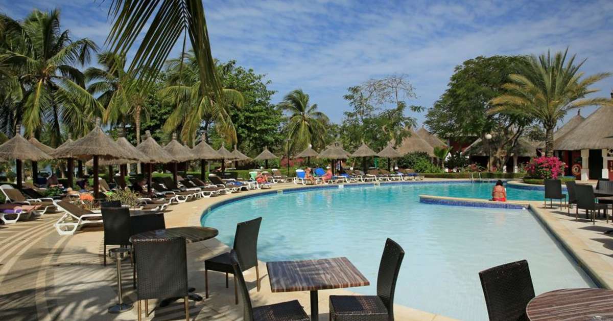Een foto van het terras bij Royam Hotel