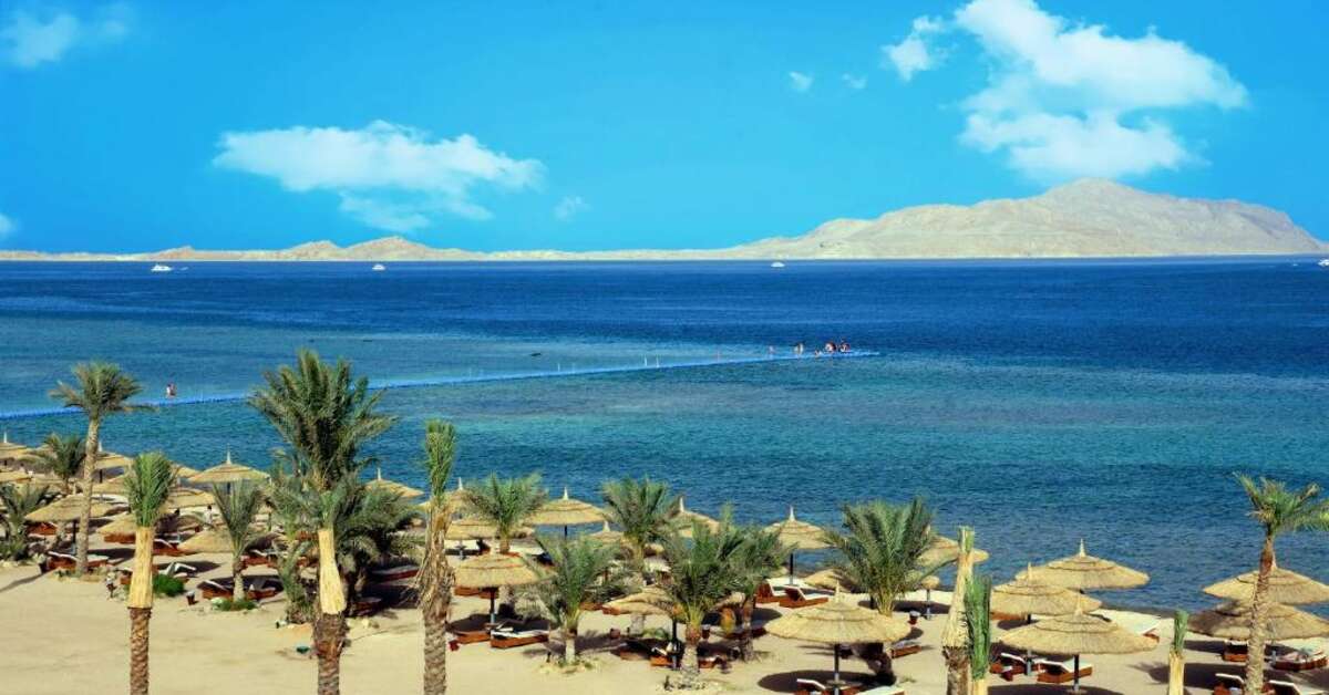 Ein Foto vom Strand beim Coral Sea Hotels