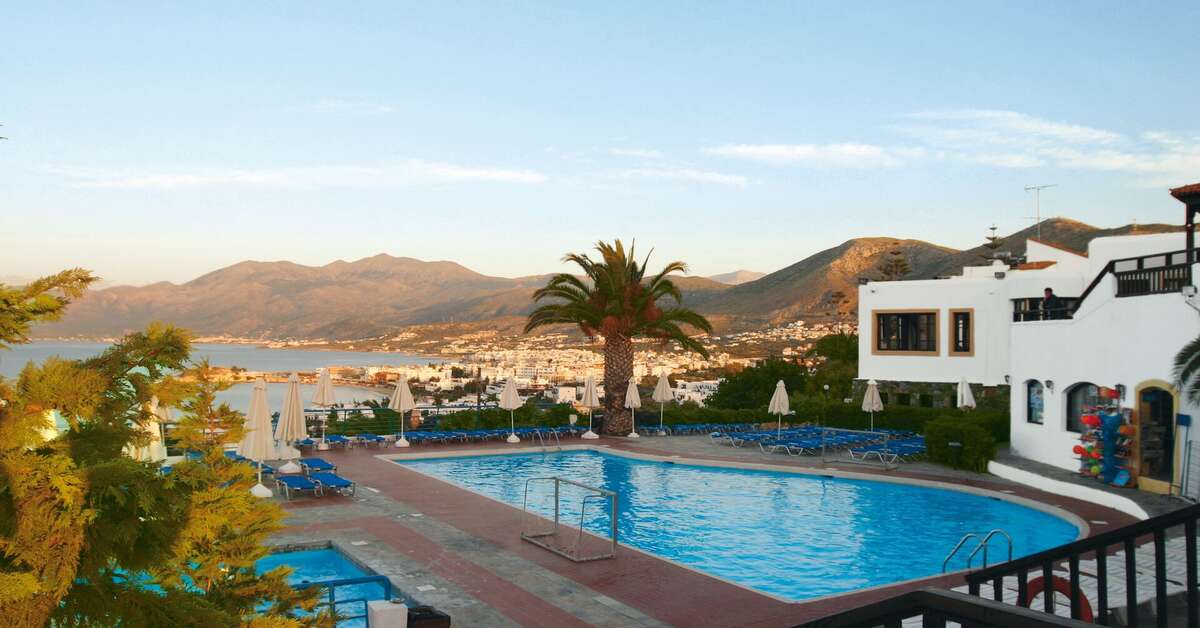 Een foto van het zwembad bij Hersonissos Village