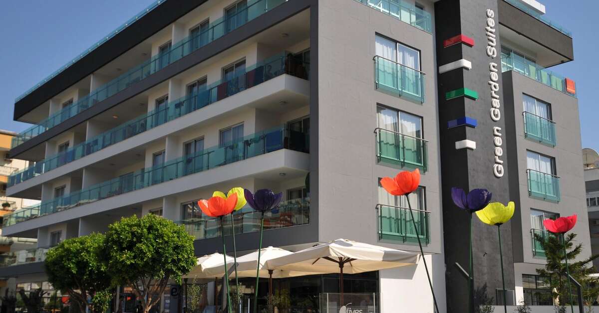 Een foto van de buitenkant van Green Garden Suites