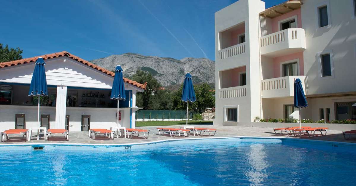 Een foto van het zwembad bij Aphrodite Hotel & Suites