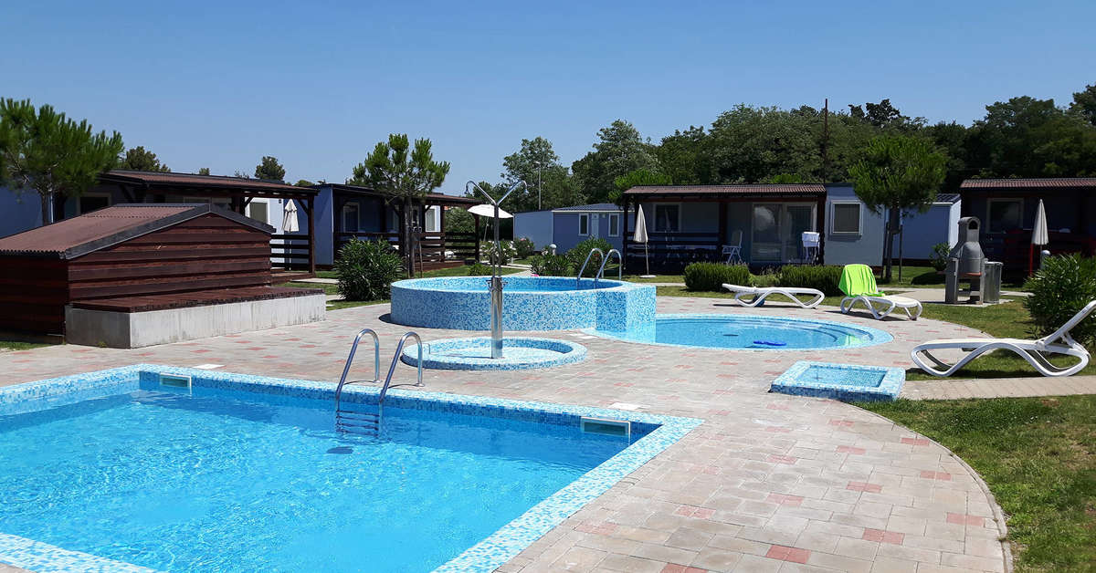 Een foto van het zwembad bij Camping Valkanela