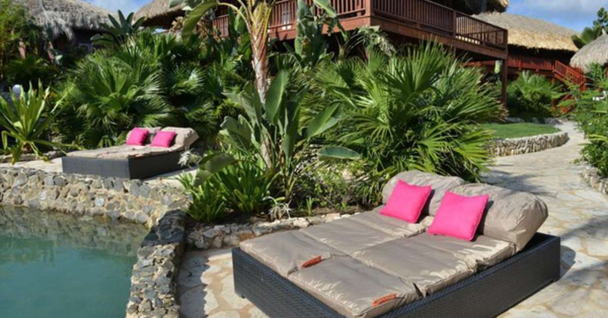 Een foto van het terras bij Kontiki Beach Resort