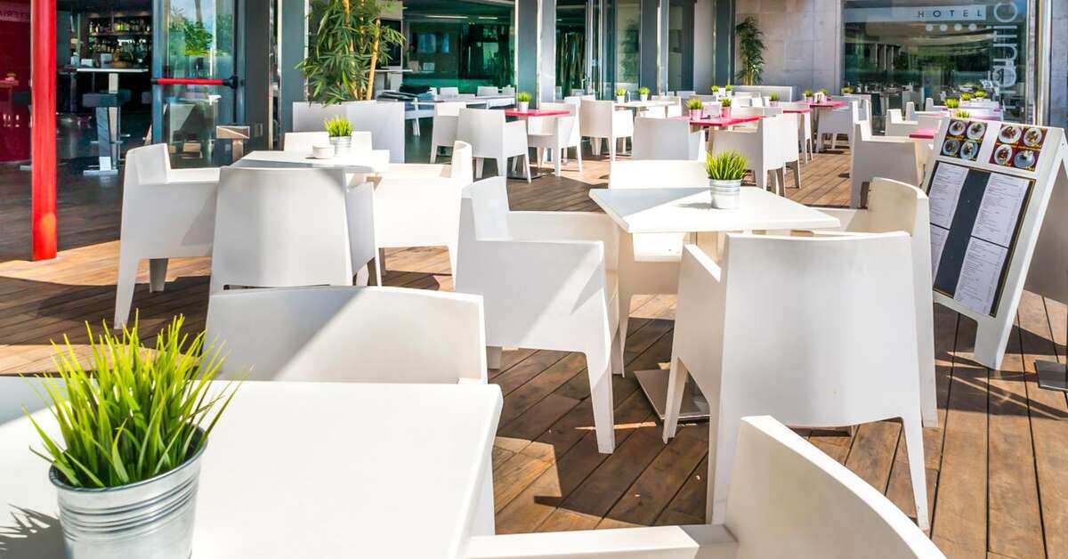 Een foto van het terras bij Nautic Hotel & Spa