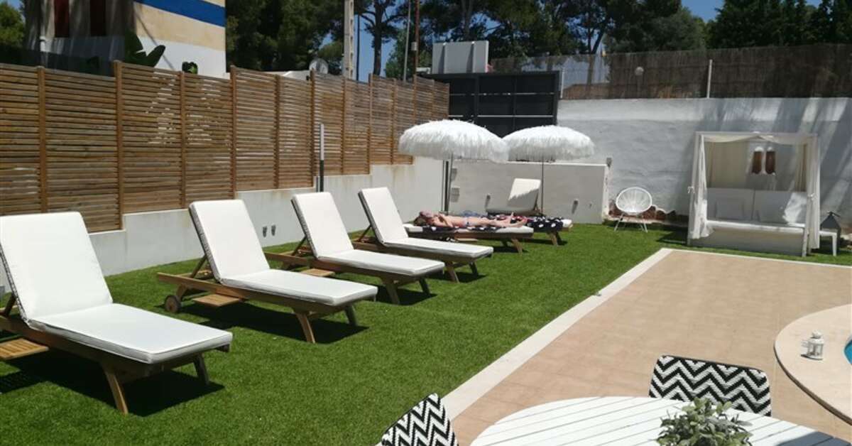 Een foto van het terras bij Hotel La Concha Soul