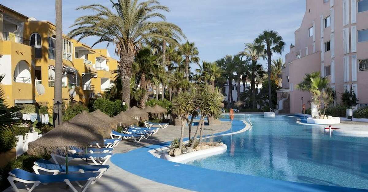 Een foto van het zwembad bij Hotel Playalinda