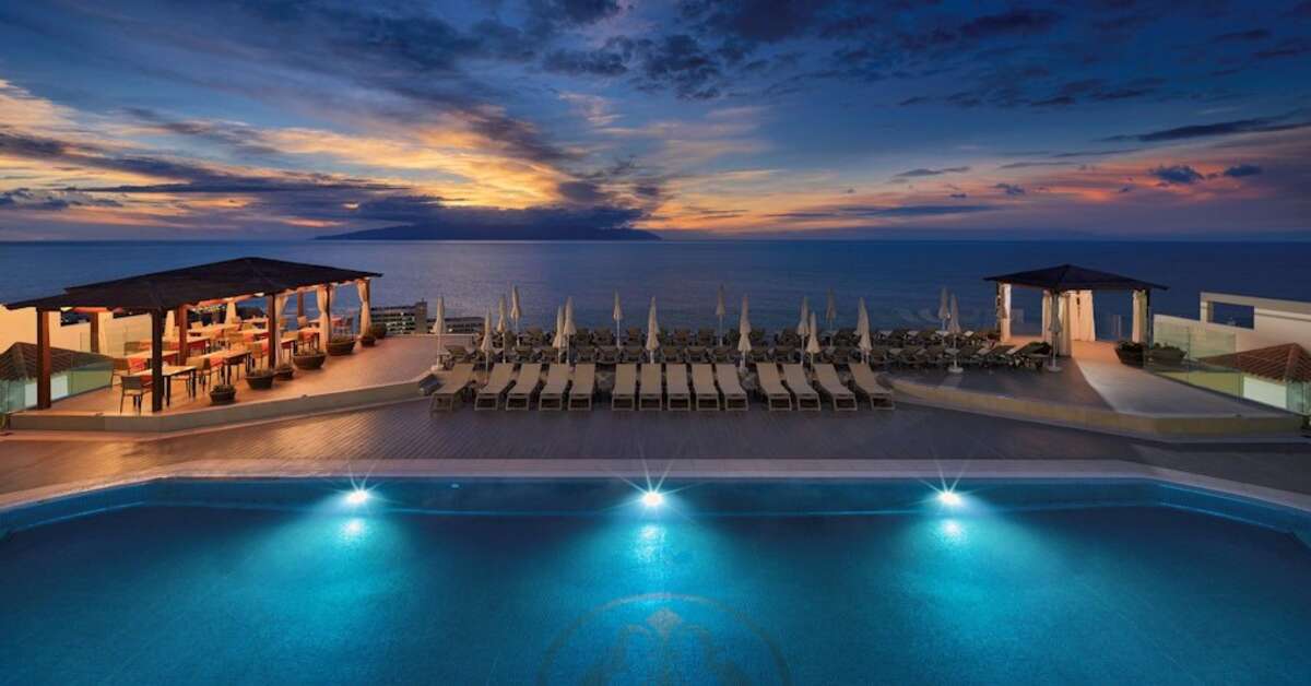 Een foto van het zwembad bij Royal Sun Resort