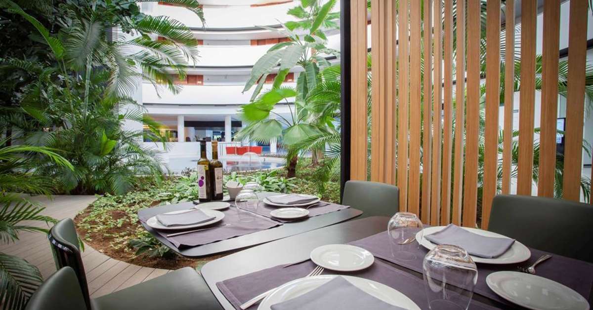 Ein Foto von der Terrasse im Barcelo Sevilla Renacimiento