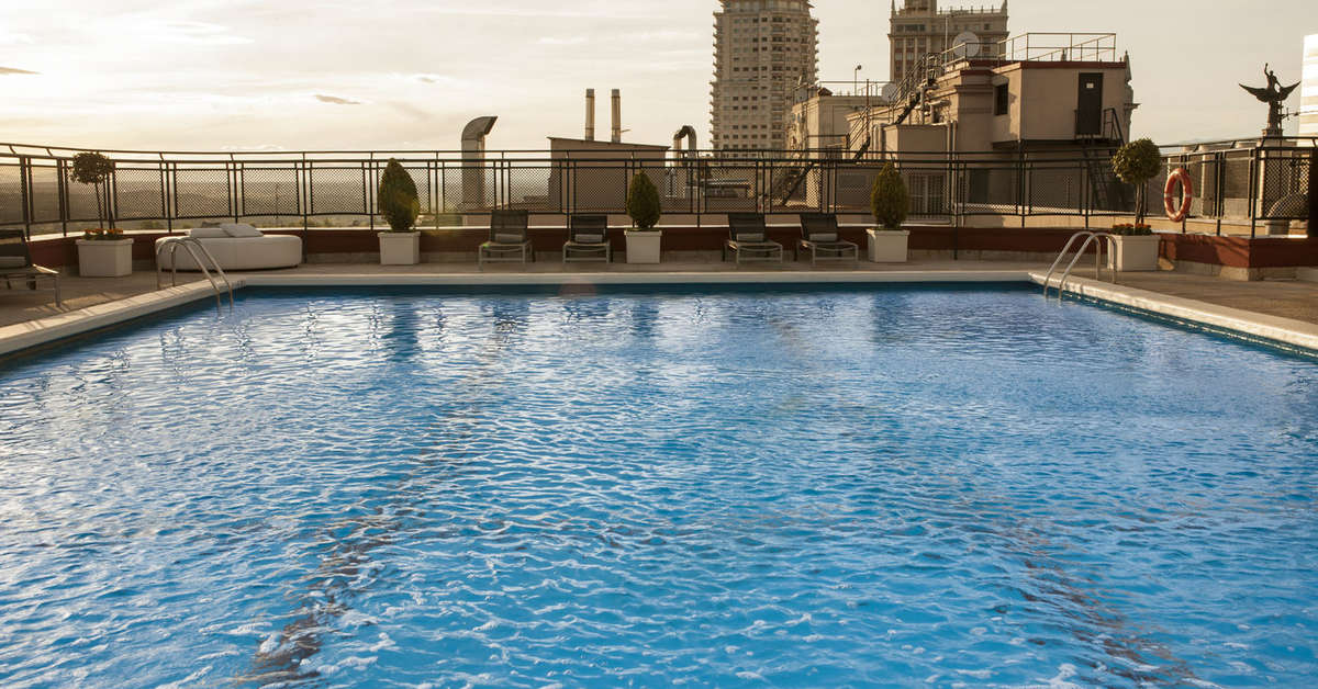 Een foto van het zwembad bij Hotel Emperador
