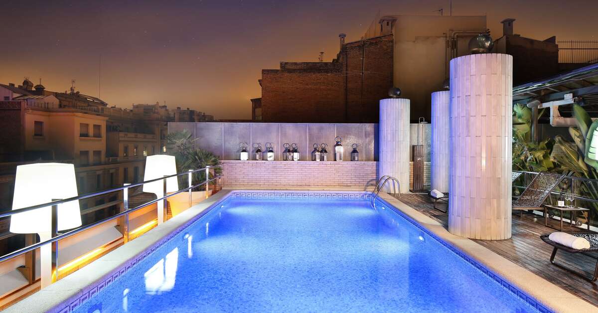 Ein Foto vom Pool im Claris Hotel & Spa
